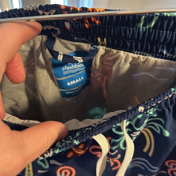 Chubbies The Neon Lights Classic Swim Trunk- Men's Small - Palm Tree, Flamingo - Picture 4 of 6